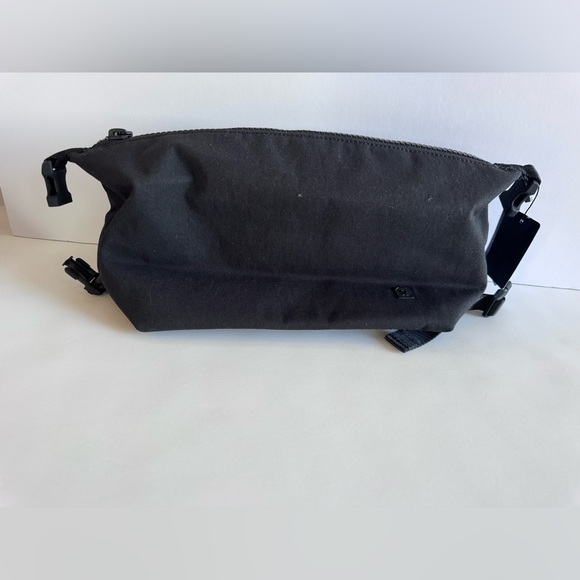 Lululemon Command The Day Kit *5L, Black (Third Release) - Picture 5 of 11